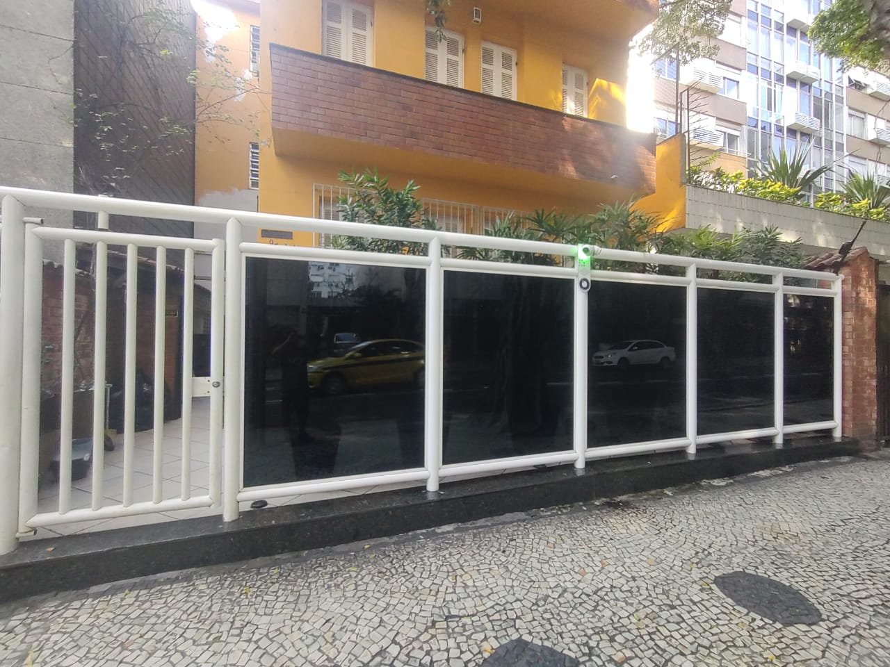 Película antivandalismo para segurança de fachadas